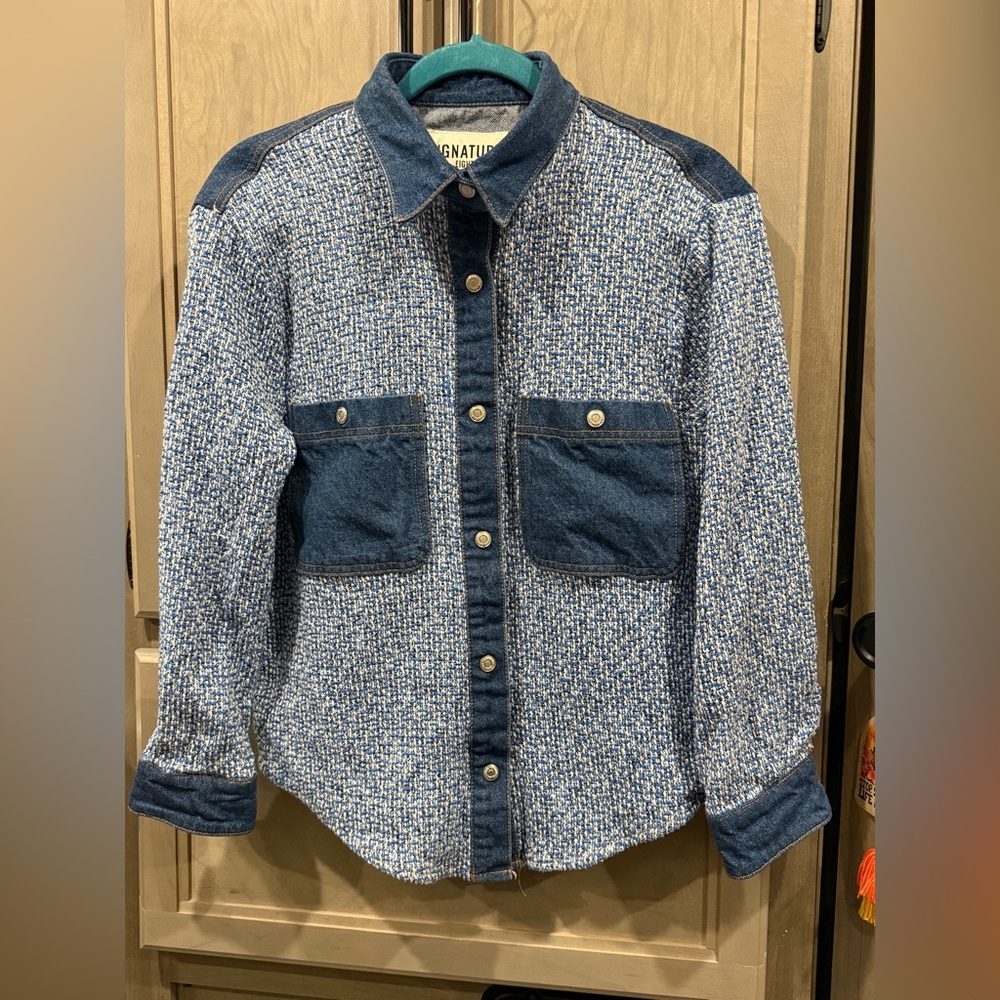 Signature Eight Blue and Gray women’s Shirt size small, good used condition